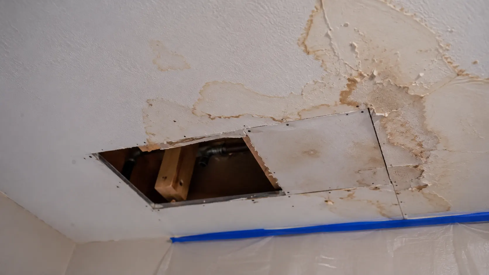 Wet ceiling repair for water damaged drywall ceiling